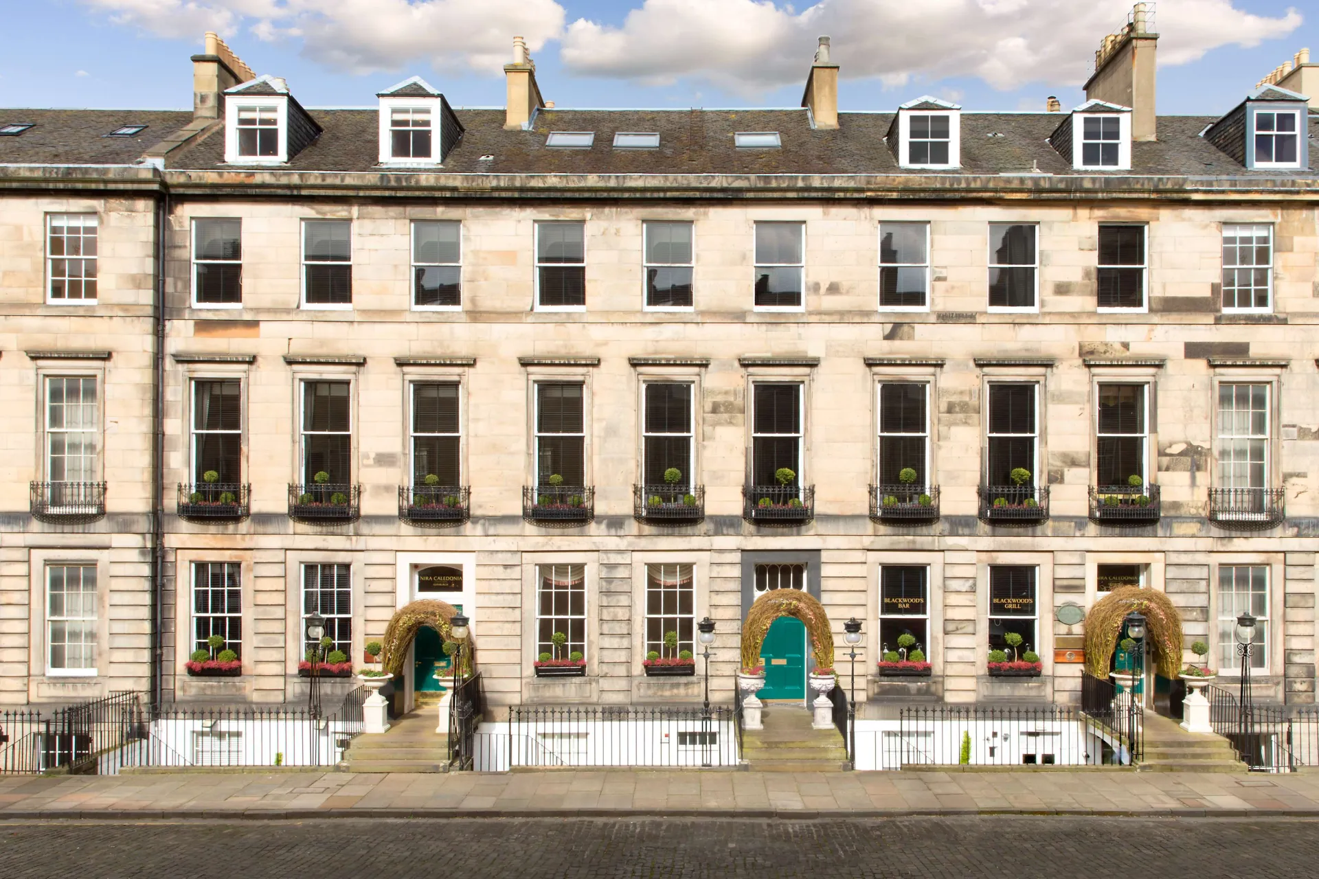 Nira Caledonia, Edinburgh