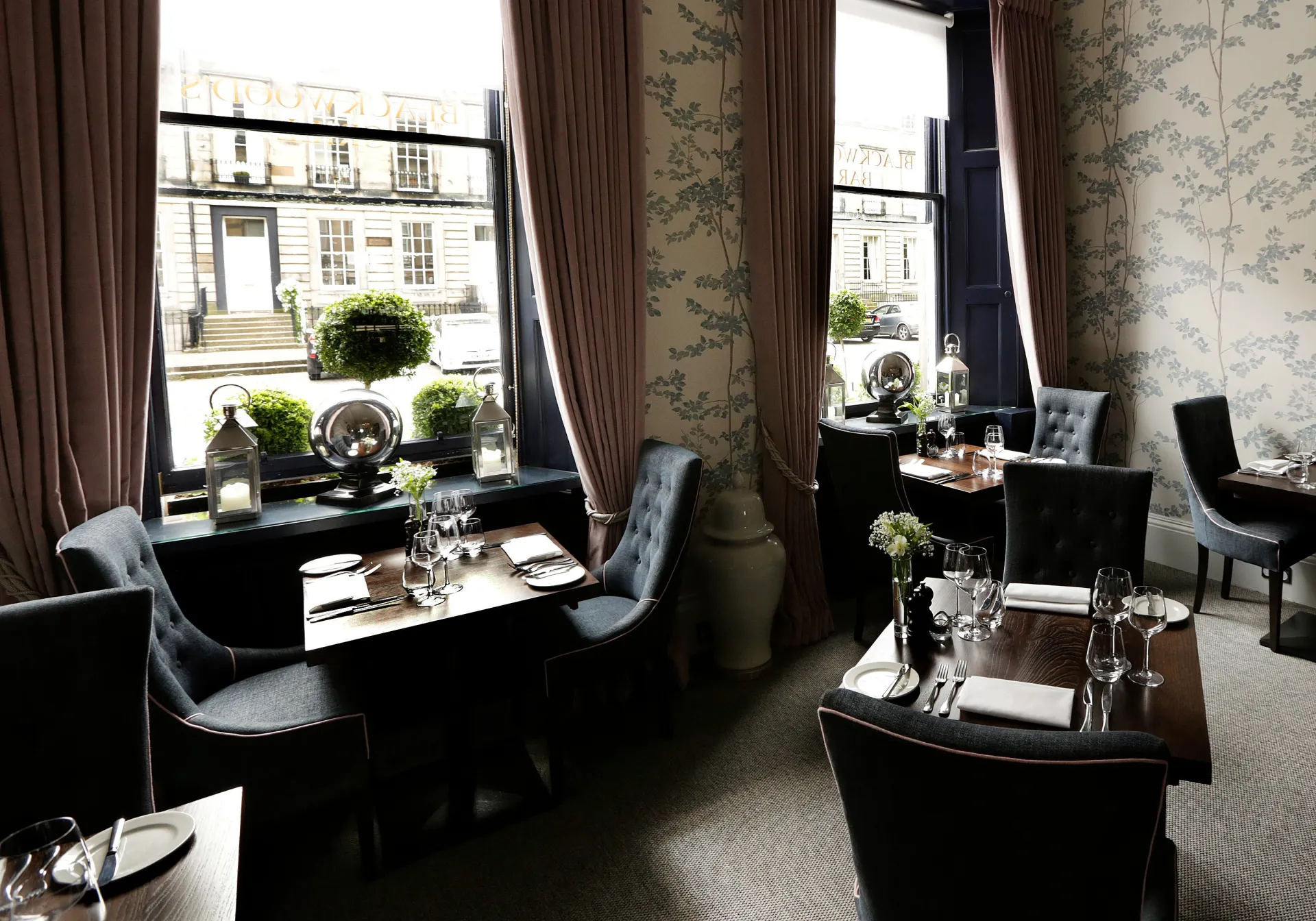 Nira Caledonia, Edinburgh