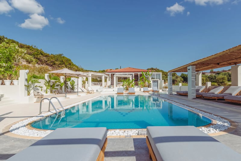 With shaded areas and luxury sunbeds
