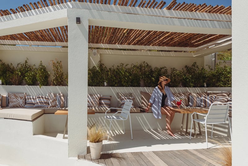 Poolside dining and cocktails