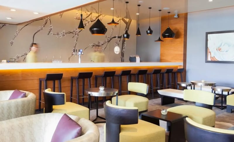 Cocktails with the sound of live music