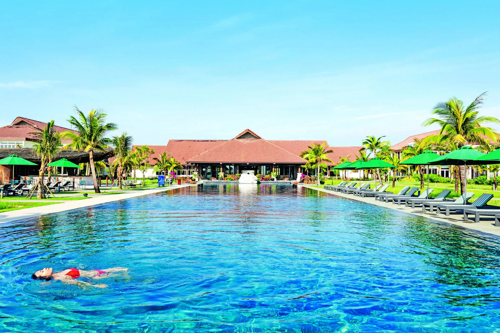Enjoy food and drinks with beach views