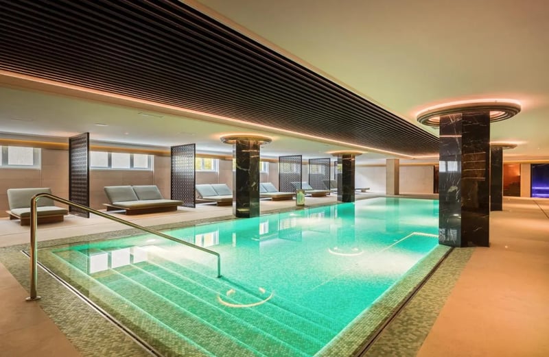 Heated indoor pool and hydromassage