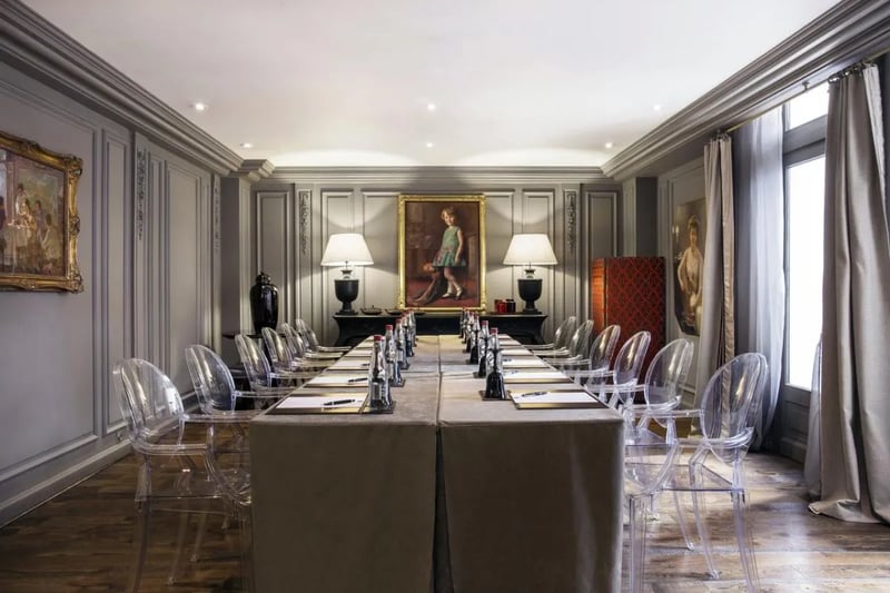 Seating for large groups is available