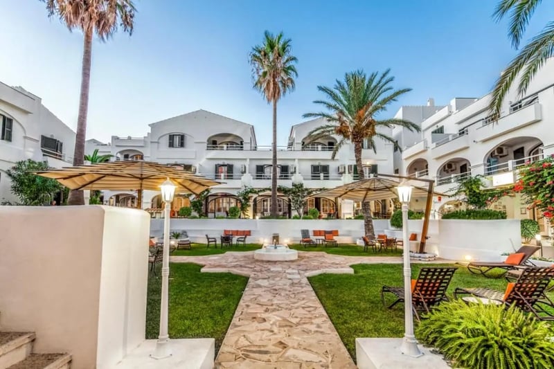 White Sands Beach Club, Menorca