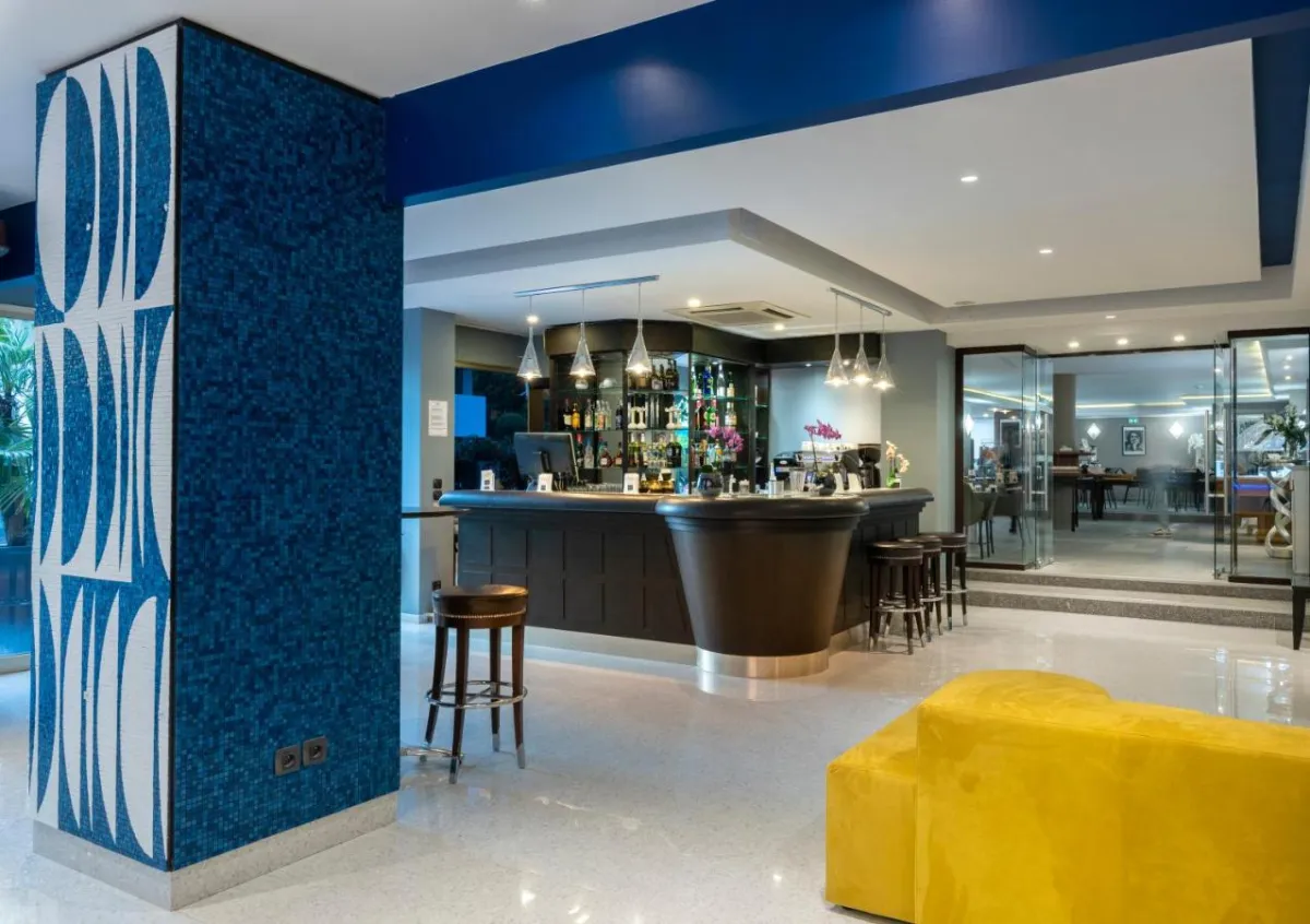Enjoy your evening nightcap at the bar