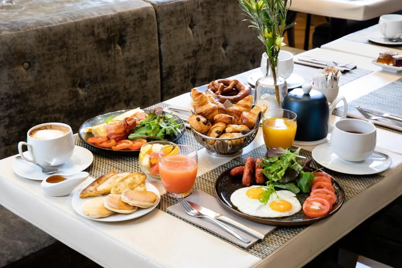 Local and continental breakfasts daily
