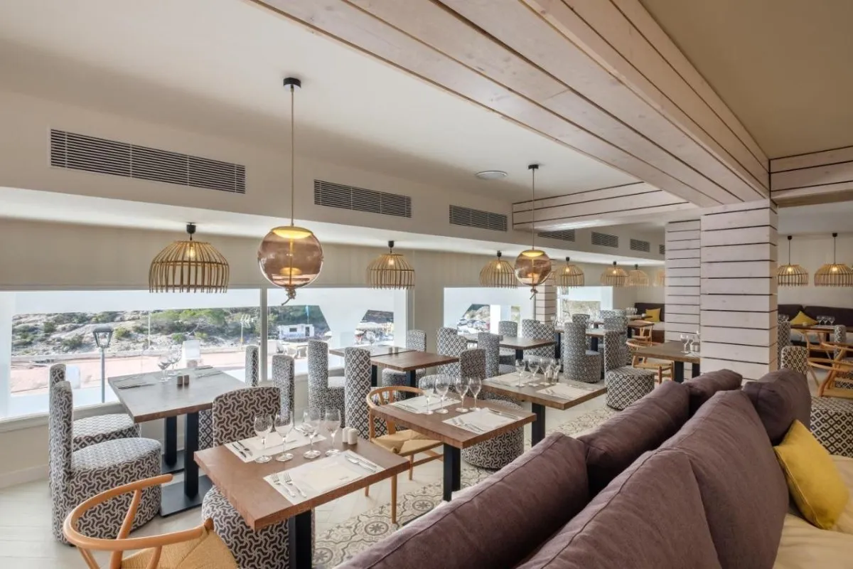 The hotel s own beachfront bar