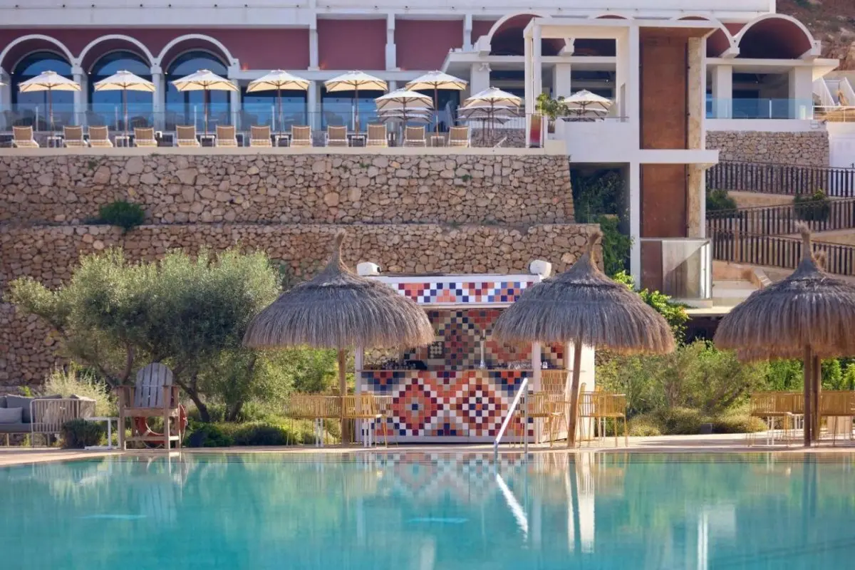 A choice of poolside drinks and snacks