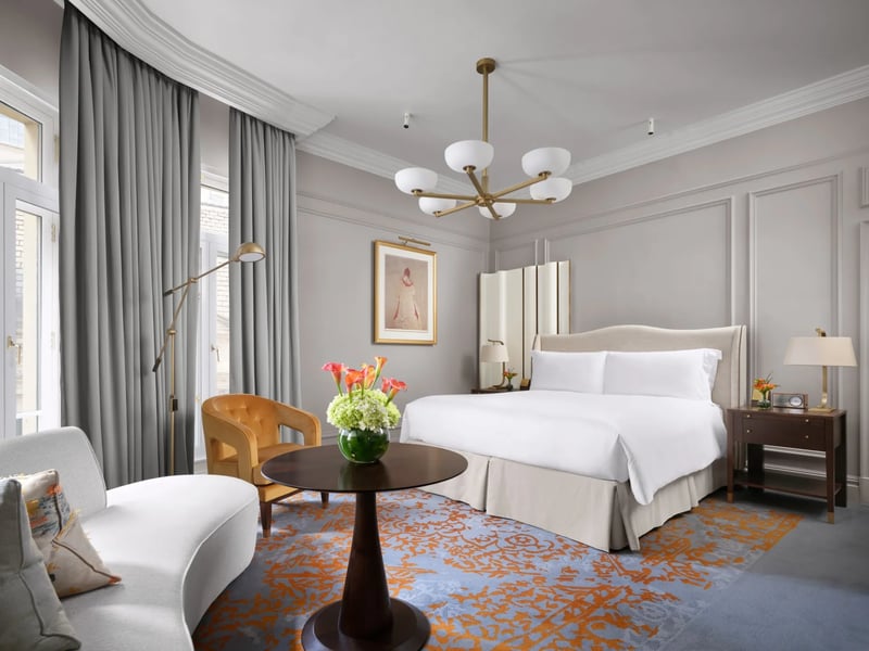 Luxury King   King Bed  City Or Courtyard View @ The Savoy