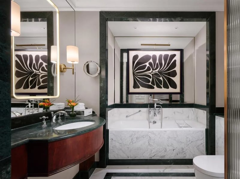 Junior Suite River View   King Bed  Stunning River View @ The Savoy
