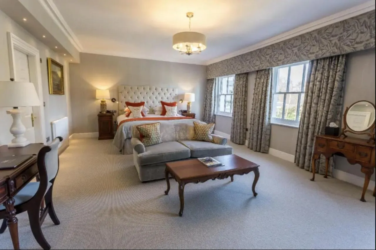 Deluxe Room @ Storrs Hall Hotel