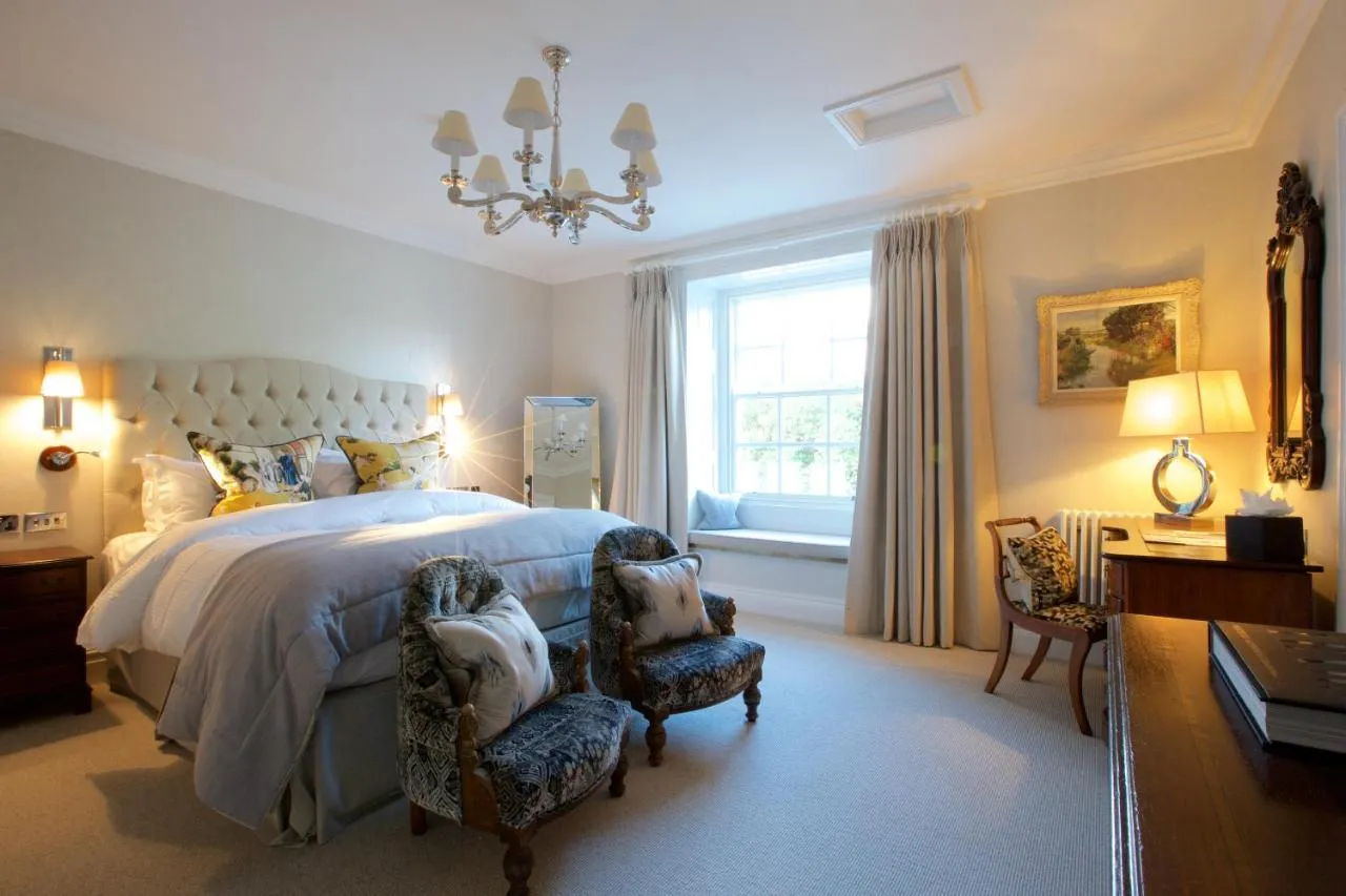 Deluxe Room @ Storrs Hall Hotel
