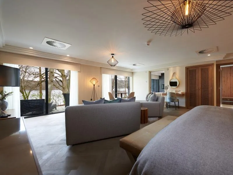 Lakeview Lakeside Suite @ Storrs Hall Hotel