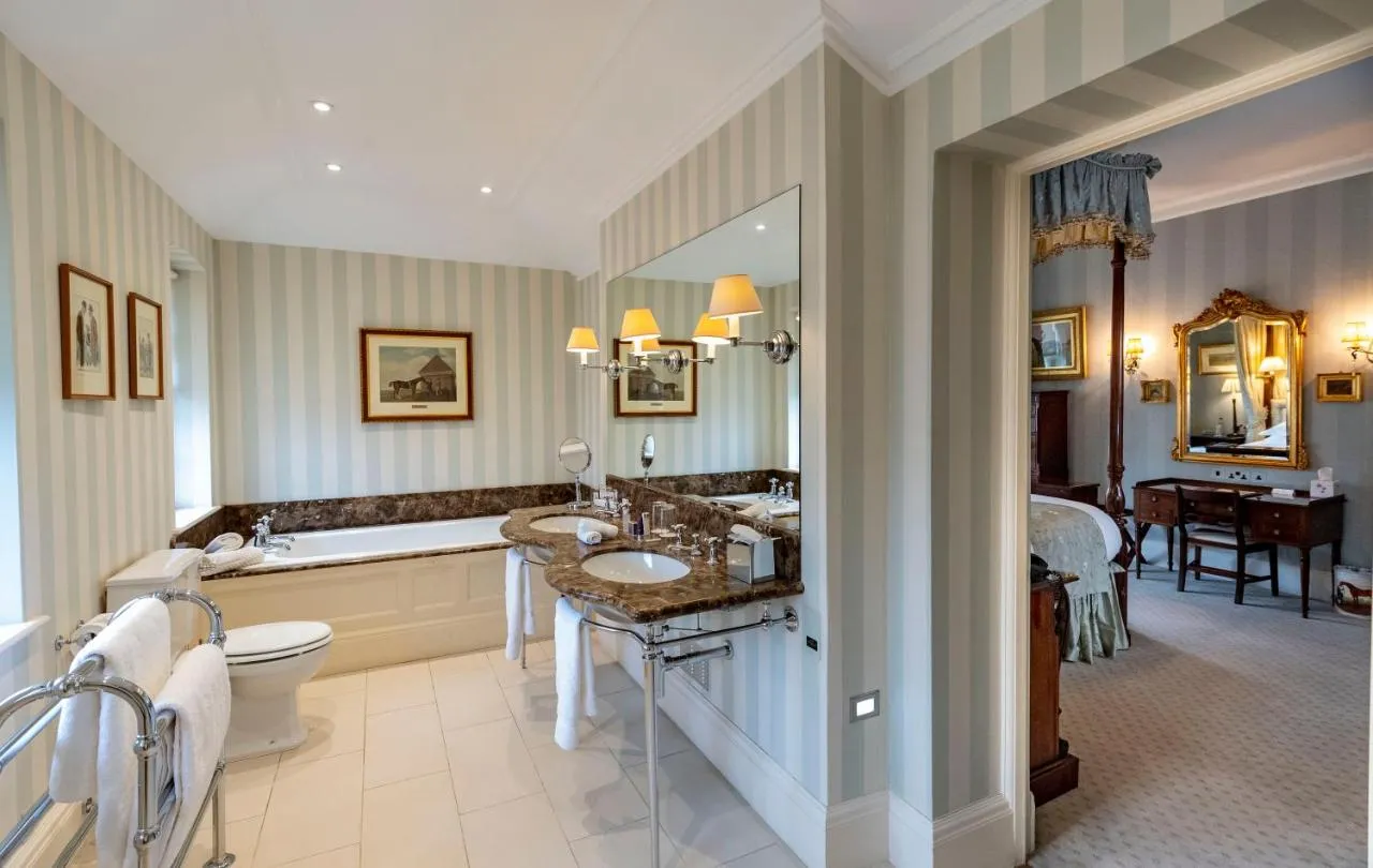 Kings Suite @ Jockey Club Rooms