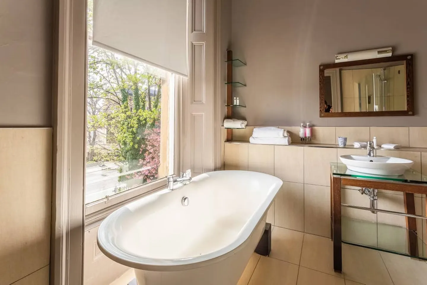 Luxe Double Or Twin @ Murrayfield Hotel  amp  House