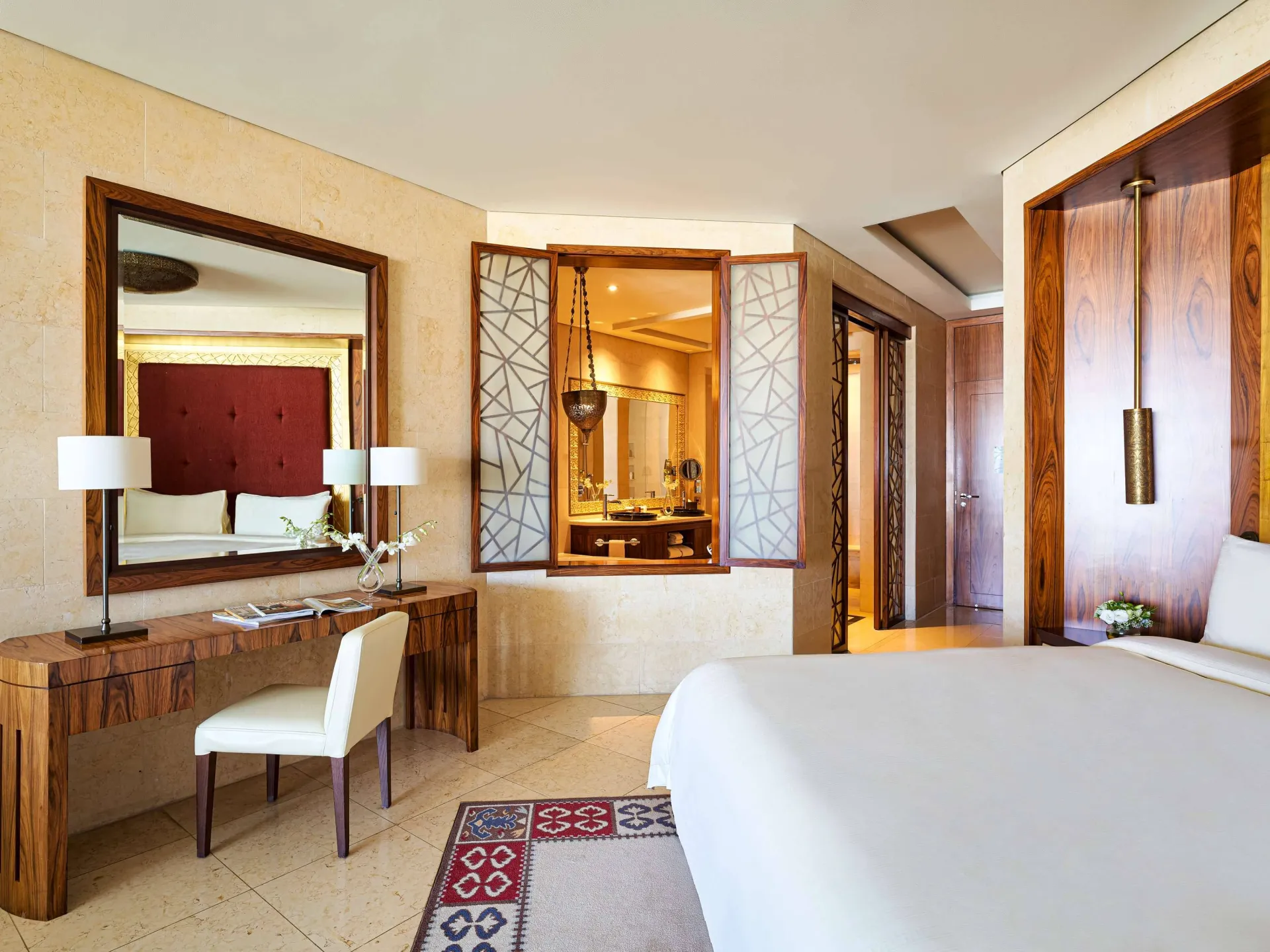 Raffles Club King @ Raffles Dubai