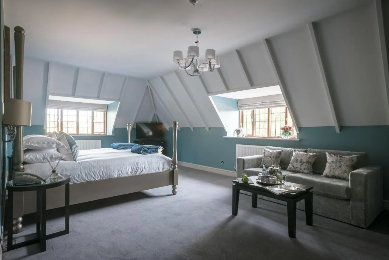 Feature Suite @ Hogarths Stone Manor