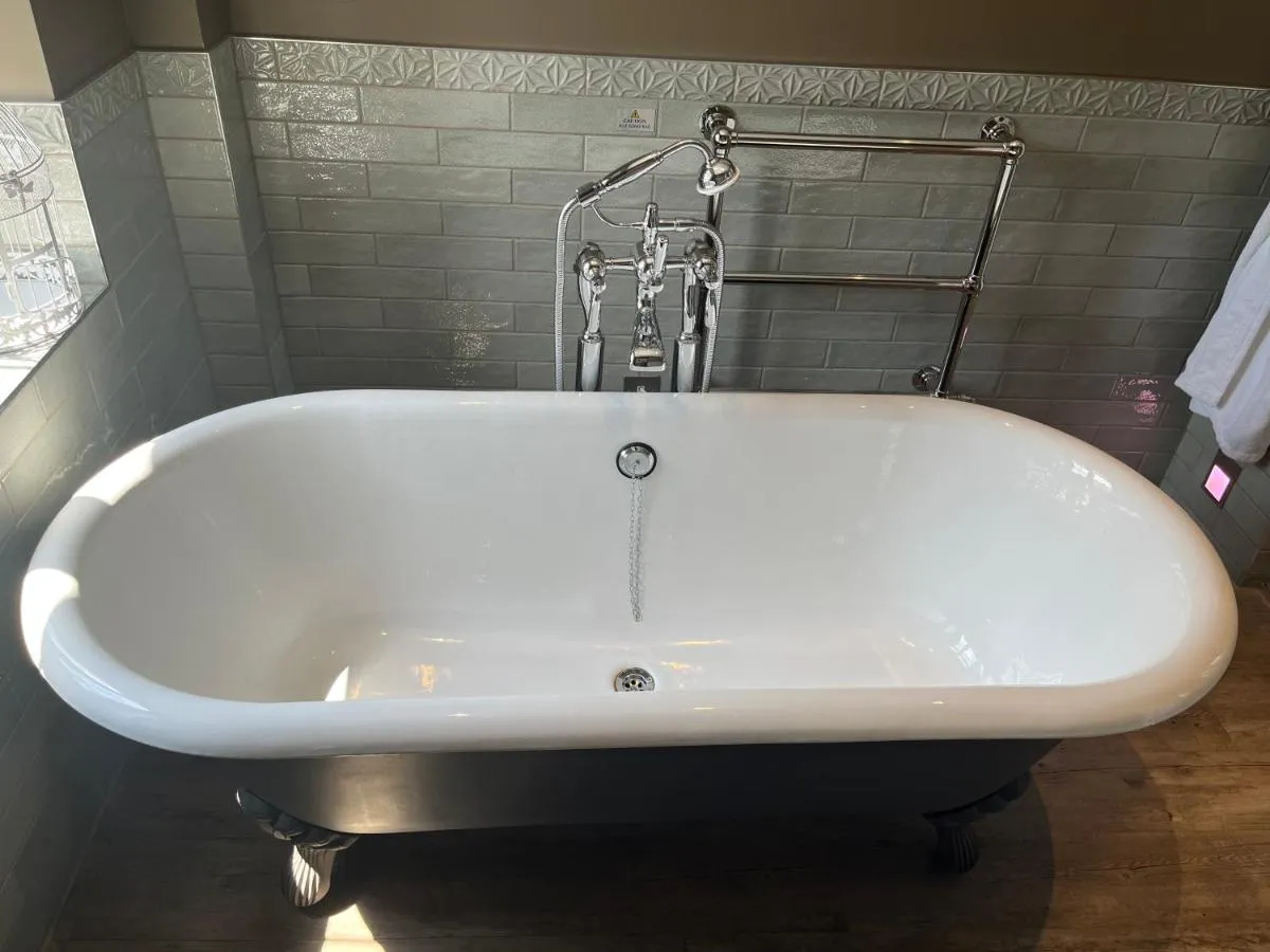 Feature Suite @ Hogarths Stone Manor
