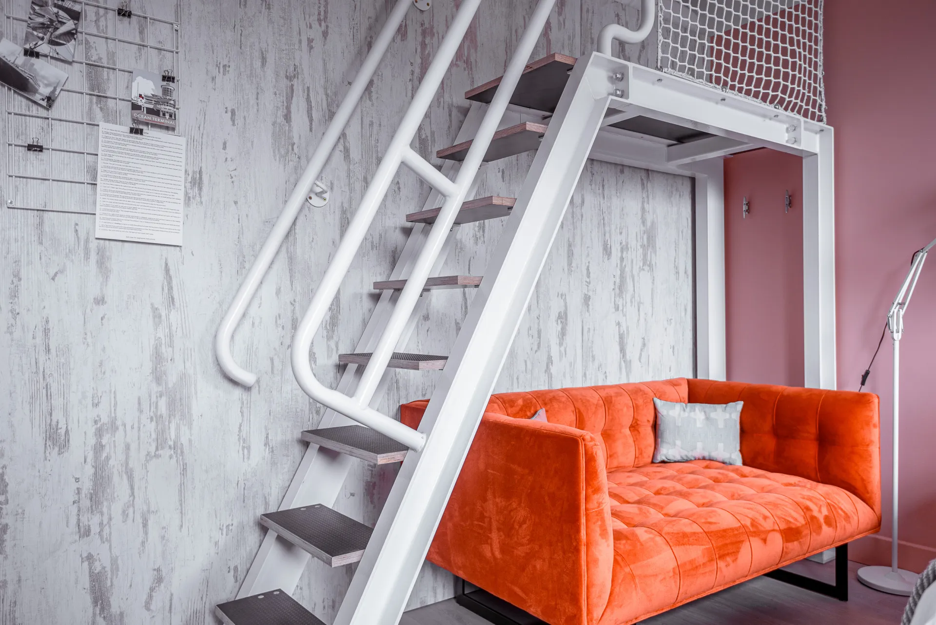 Lounge Loft   Superior Room @ room2 Southampton