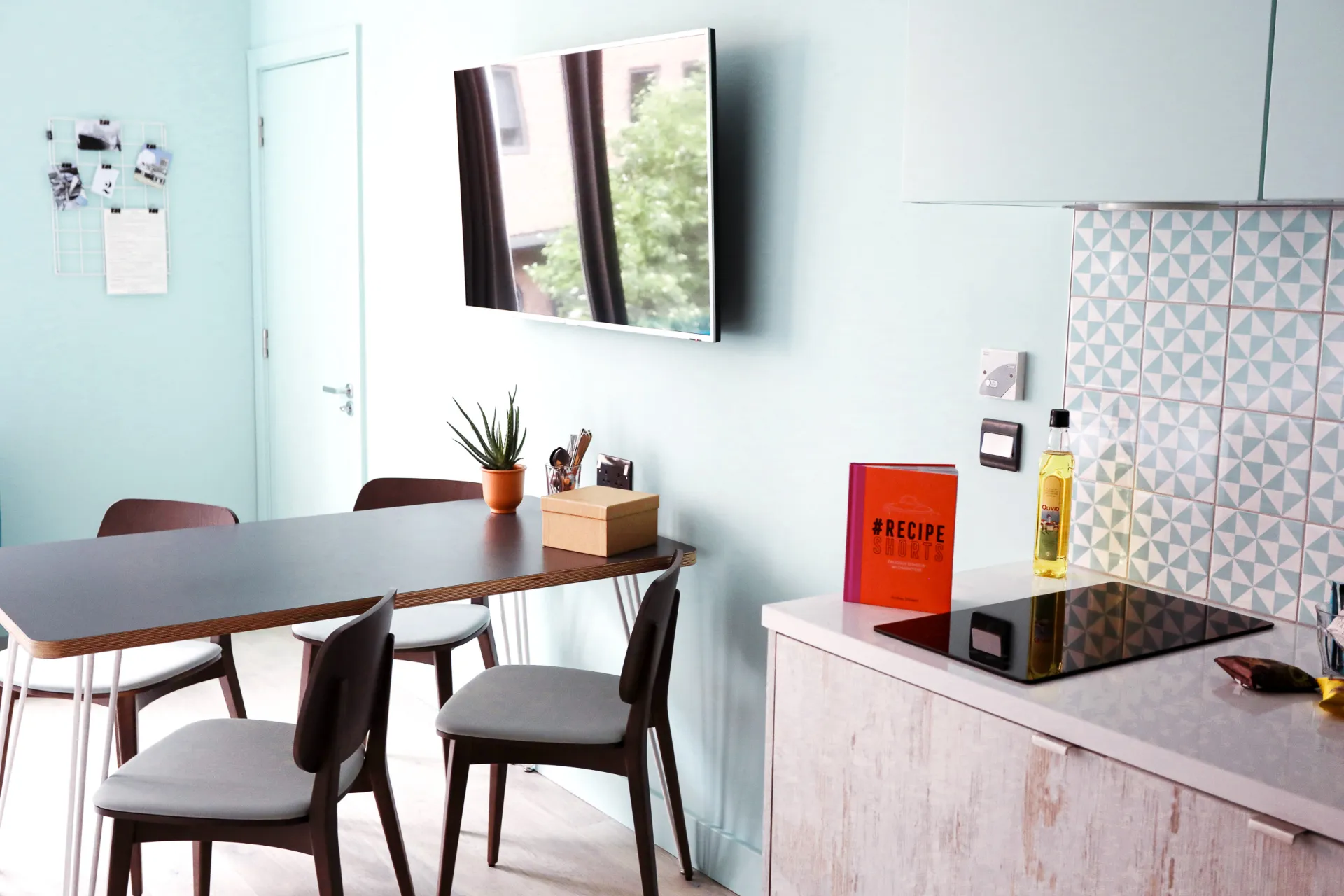 Master   Deluxe Room @ room2 Southampton