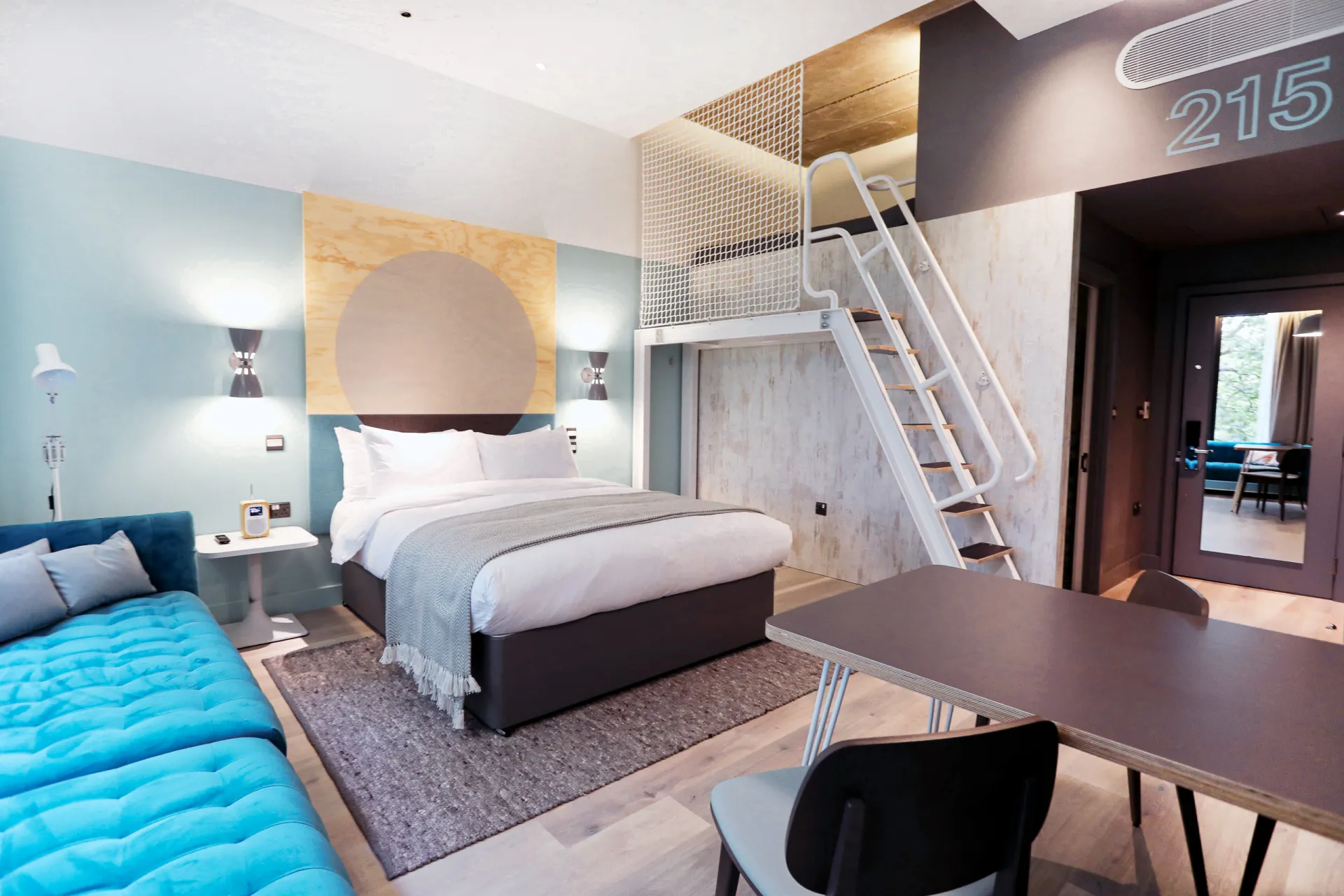 Master Loft   Deluxe @ room2 Southampton