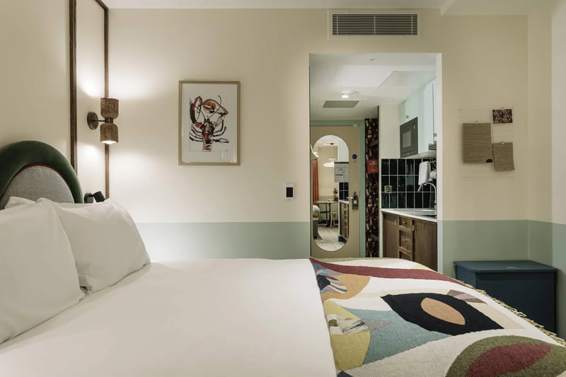 Accessible Studio    1 King Bed   Windowless @ room2 Belfast