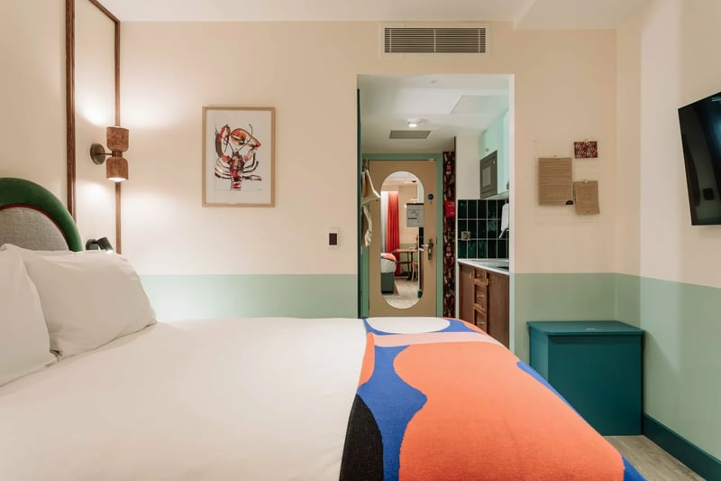 Studio   1 King Bed @ room2 Belfast