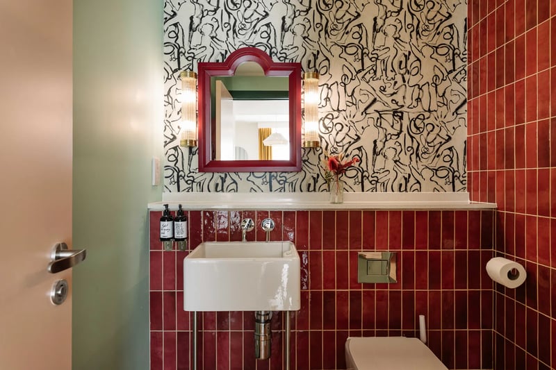 Studio   1 King Bed   Windowless @ room2 Belfast