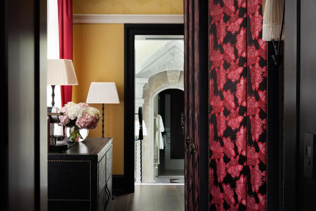 Junior Suite Bell Tower @ L oscar London