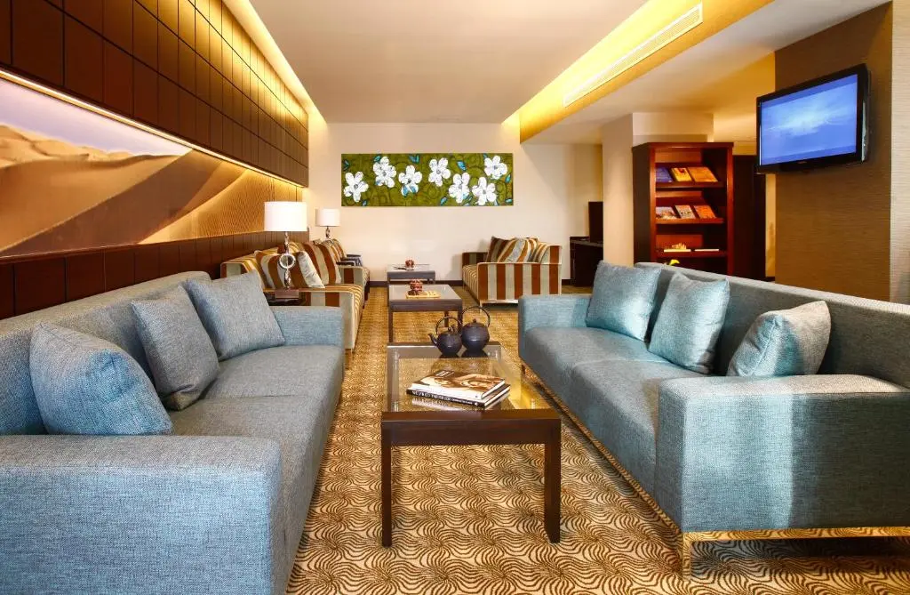Traders Club Premier King Room @ Traders Hotel  by Shangri La
