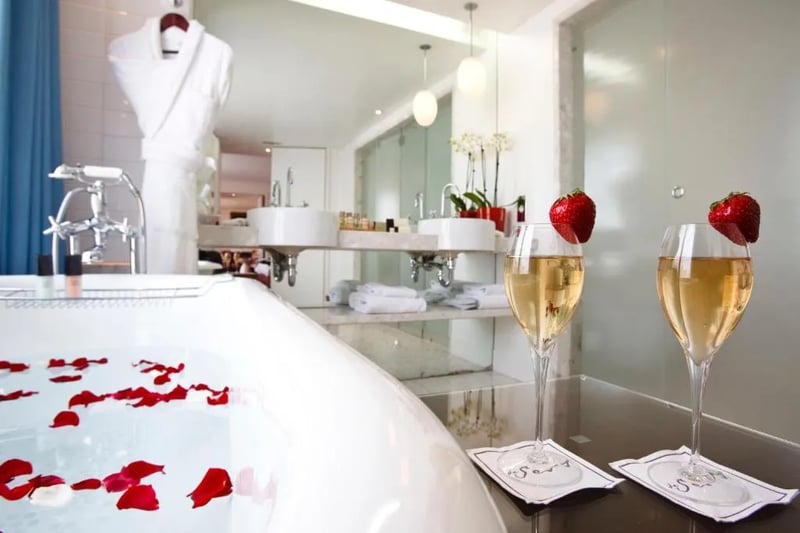 Eiffel Suite  @ H tel De Sers Champs Elys es Paris