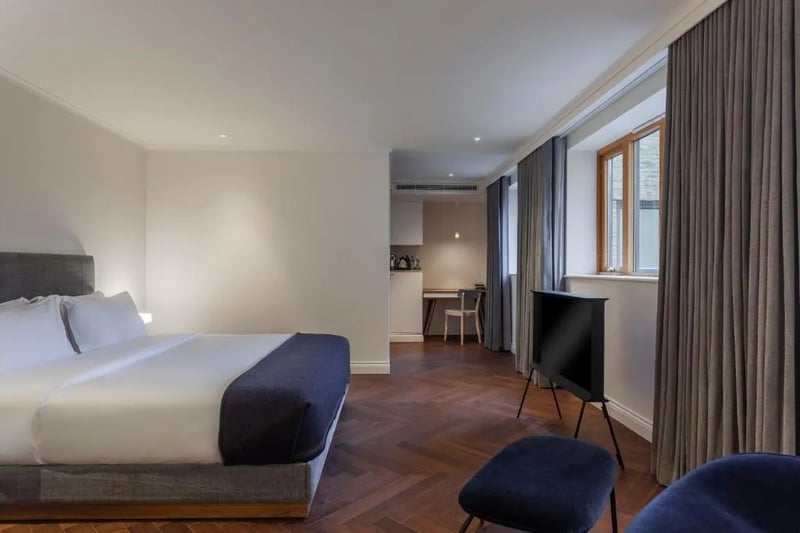 The House Junior Suite @ The Roseate Reading