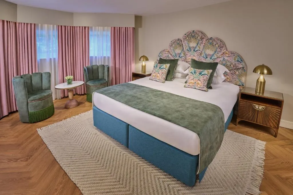 Hideaway Family Suite   1 King Bed and a Sofabed  @ The Roseate Villa Bath