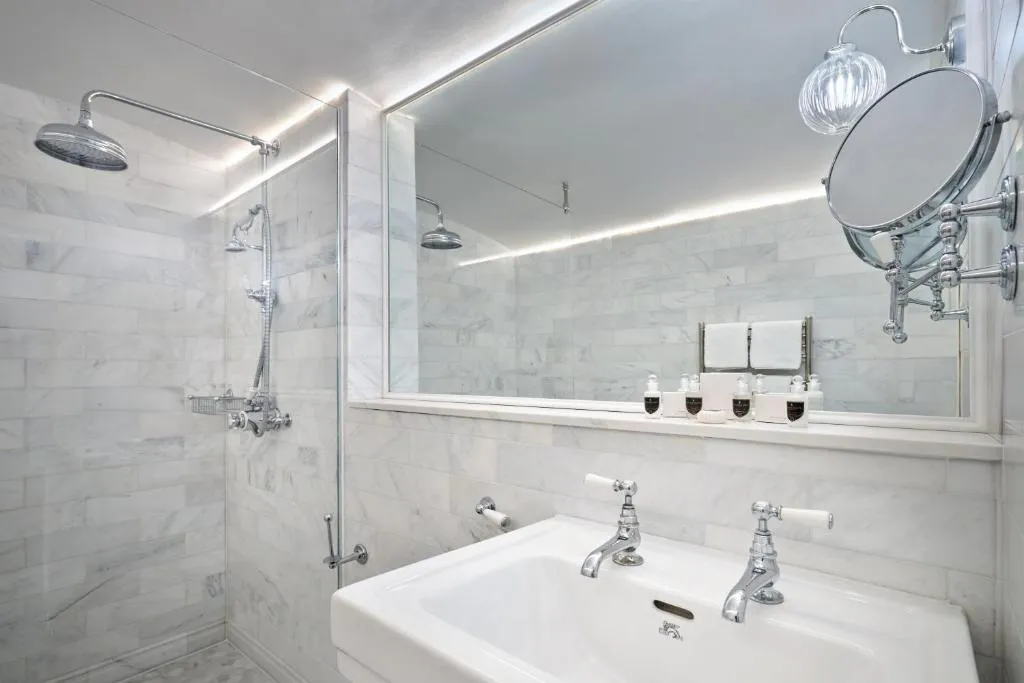Hideaway Family Suite   1 King Bed and a Sofabed  @ The Roseate Villa Bath