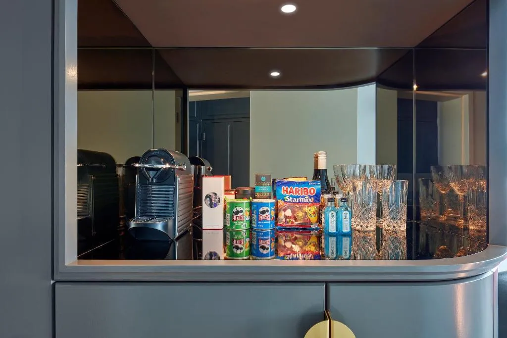 River View Apartment  @ Sea Containers London