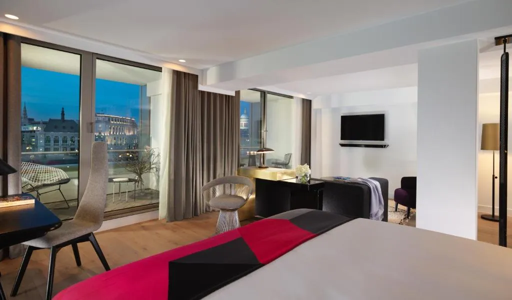 Riverview Balcony Suite @ Sea Containers London