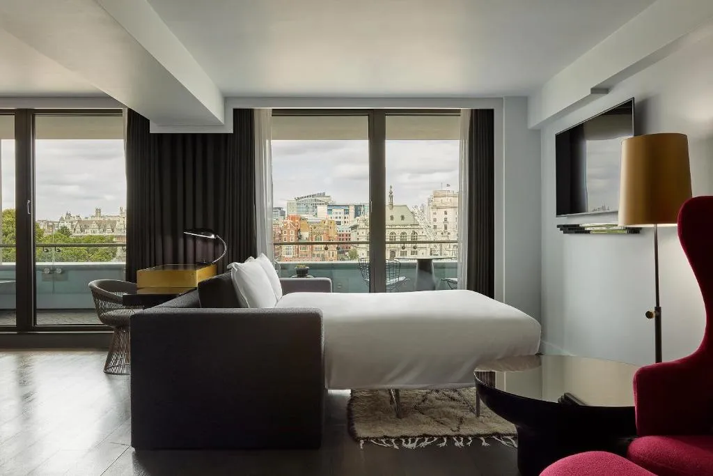 Riverview Balcony Suite @ Sea Containers London