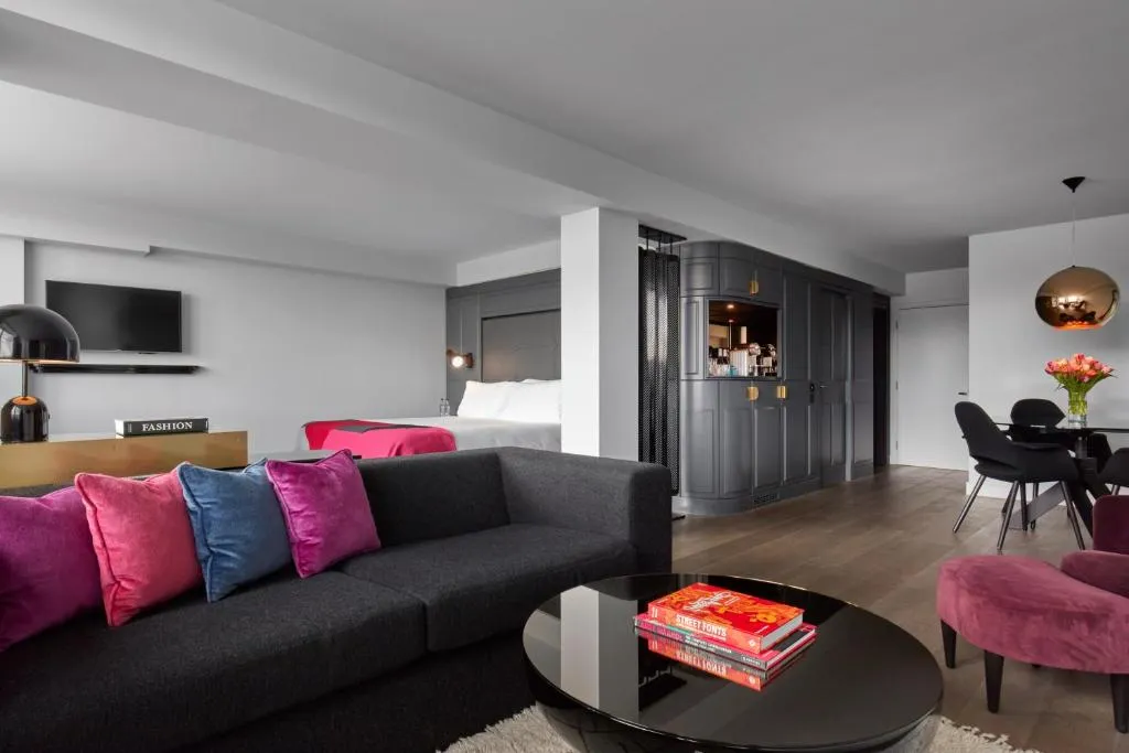 Riverview One Bedroom Suite @ Sea Containers London