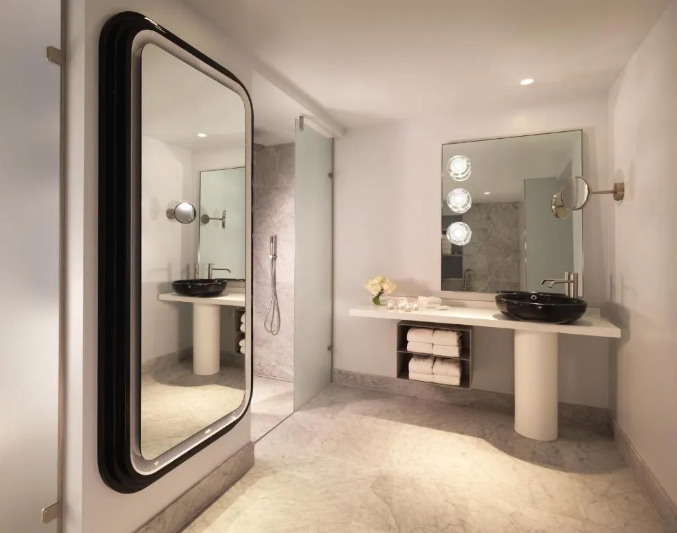 Riverview One Bedroom Suite @ Sea Containers London