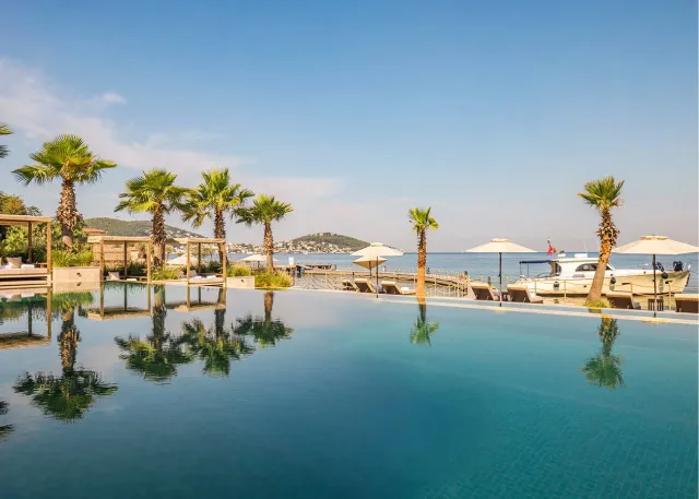 Luxury by the sea at the Yacht Club