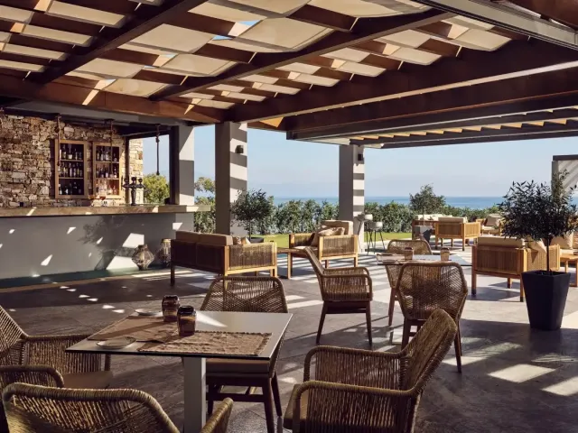 All day dining and drinks