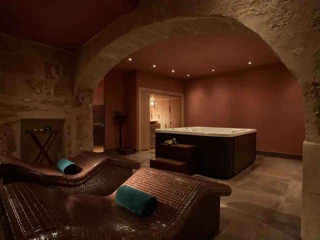 With thermal loungers  a jacuzzi  and sauna