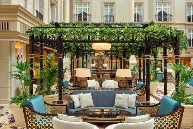 Bubbles and light bites in a stylish setting