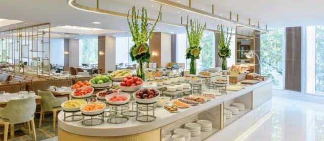 With views of Hyde Park and the Italian Gardens