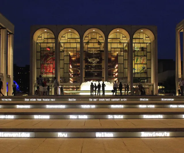 Steps away from iconic landmarks