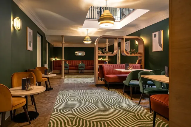 Serving sumptuous dishes in an elegant setting