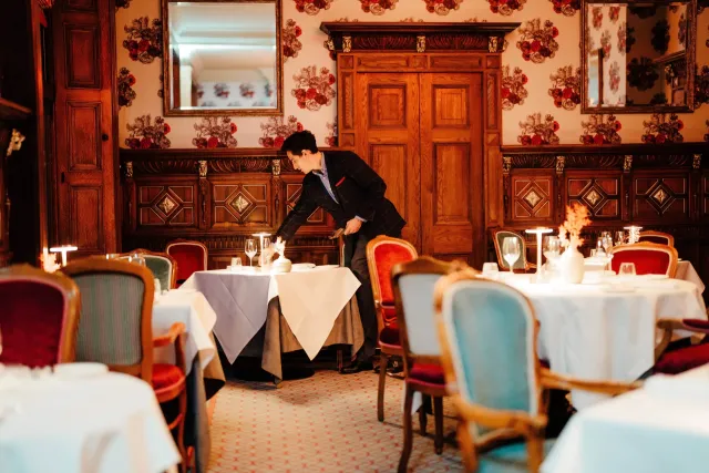 Serving delicious dinners   Sunday roasts