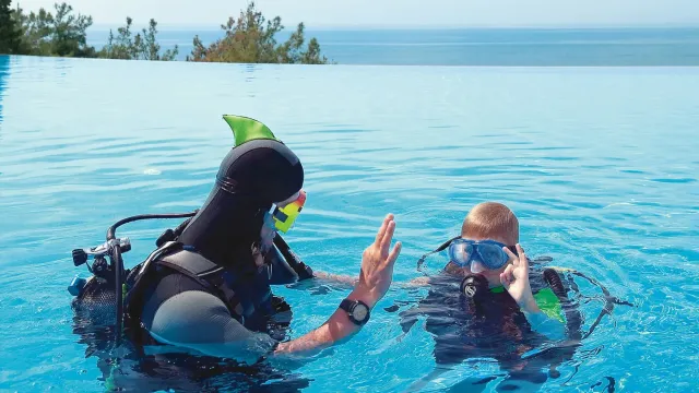 Try an introductory diving lesson
