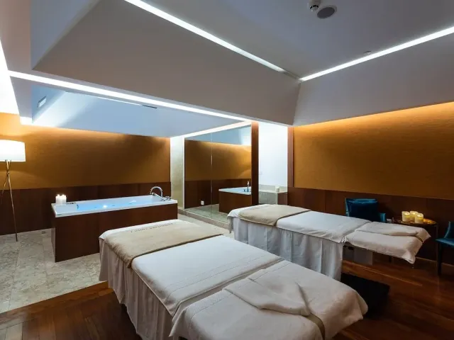 Enjoy a relaxing couples massage
